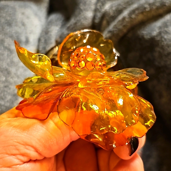 Lucite Flower Brooch - Picture 5 of 7